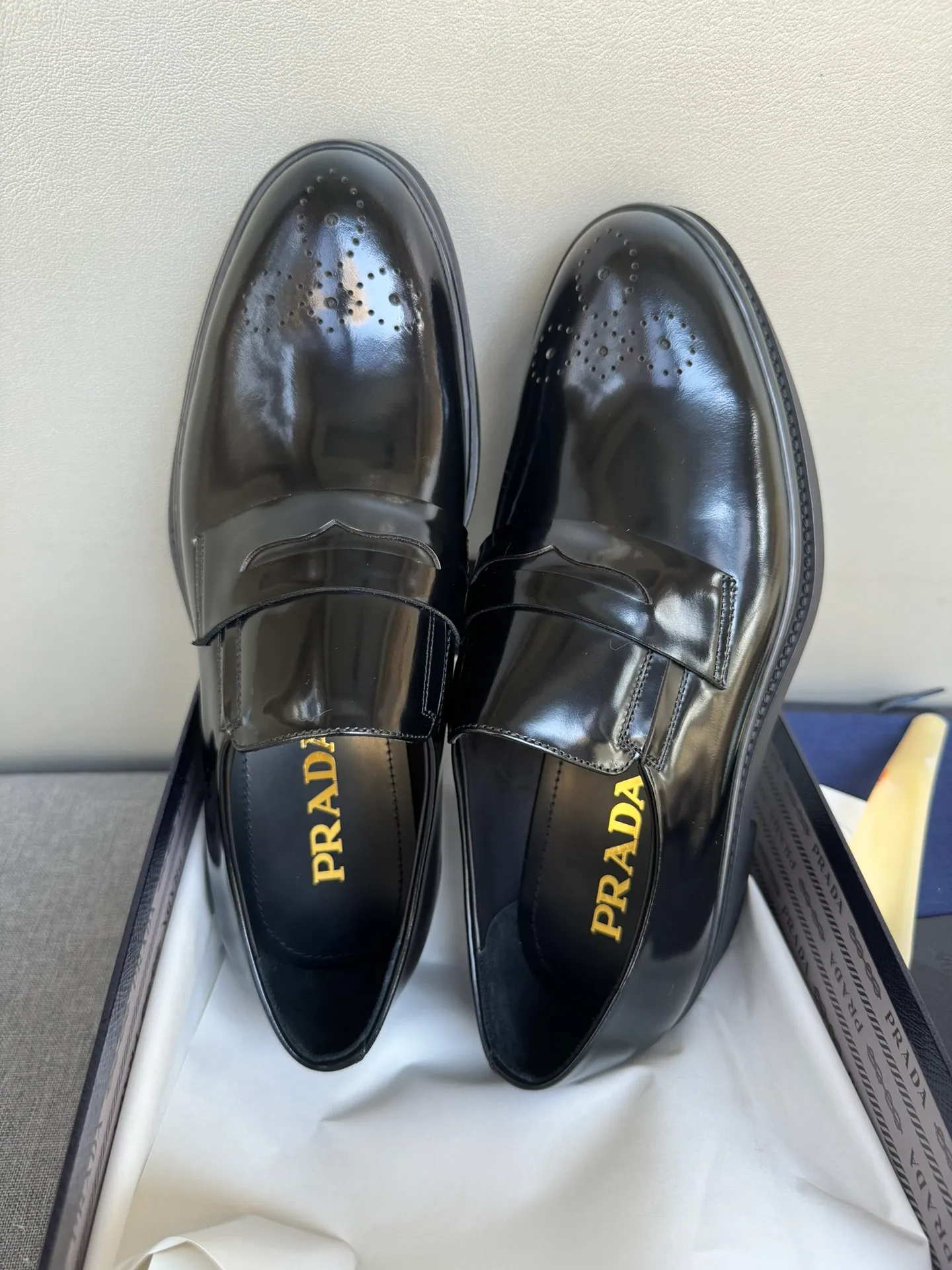 Men's shoes 💰860 Popular recommendations ✨PRADA Prada's top purchasing quality Imported color-brushed open edge beads on the uppers Carved toe design Cowhide lining Private molded TPU outsole Non-slip, wear-resistant and elastic Fashionable and versatile Black 39-44 in stock (38, 45 customized for replacement, return and exchange)